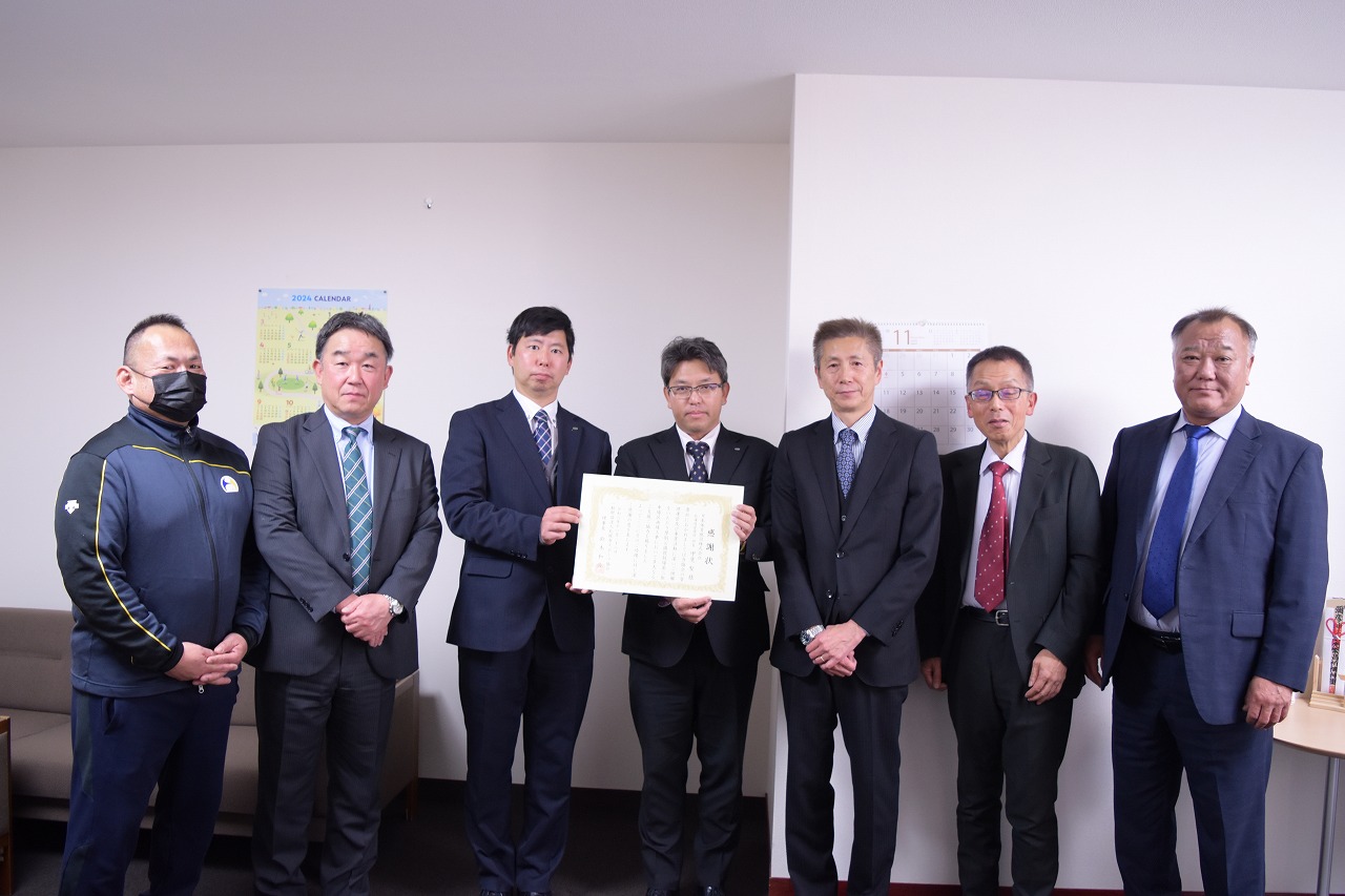 日本体育施設株式会社様に感謝状を贈呈しました画像