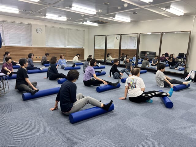 背骨と骨盤を整えて美姿勢づくり