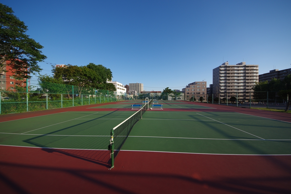 テニスコート（ハードコート4面）の写真